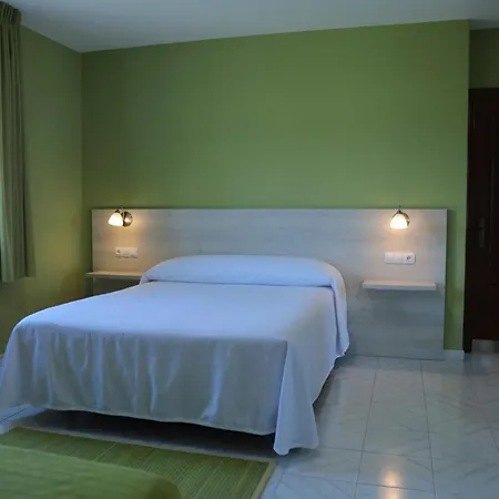 Catedrales ホテル 2*